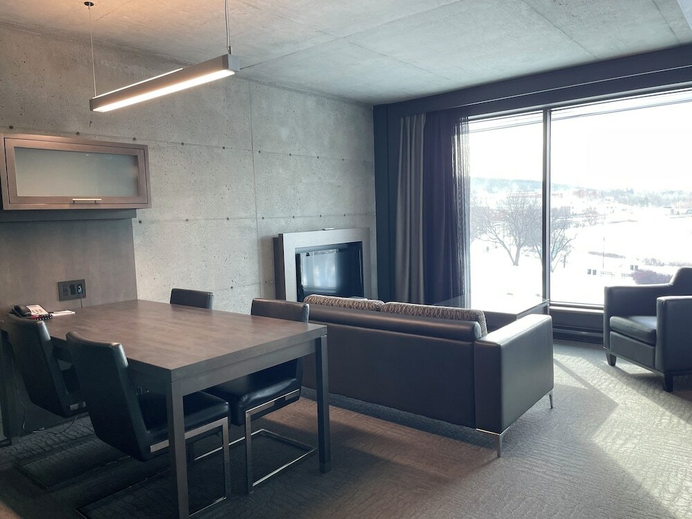 Фото Grand Times Hotel Sherbrooke