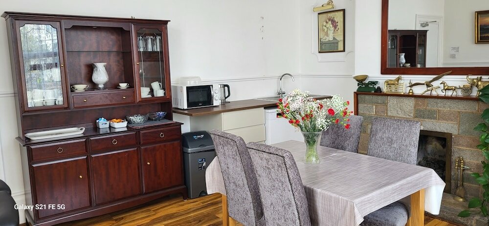 Фото Holly Lodge Guest House