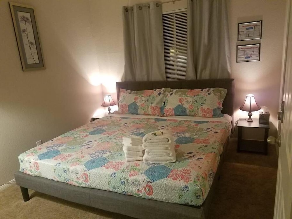 Фото Advantage Court