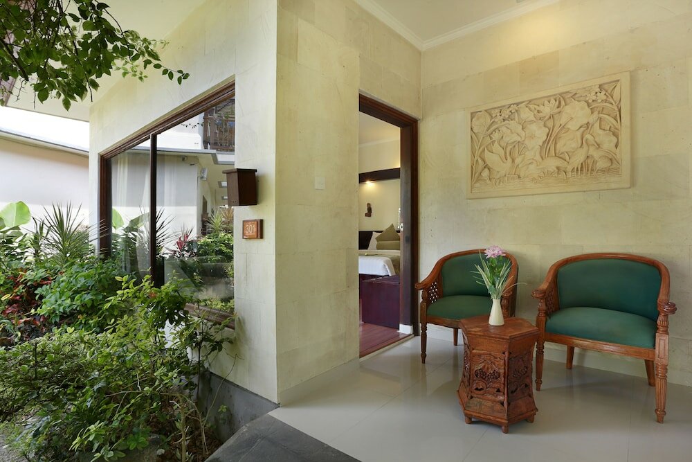 Фото Respati Beach Hotel