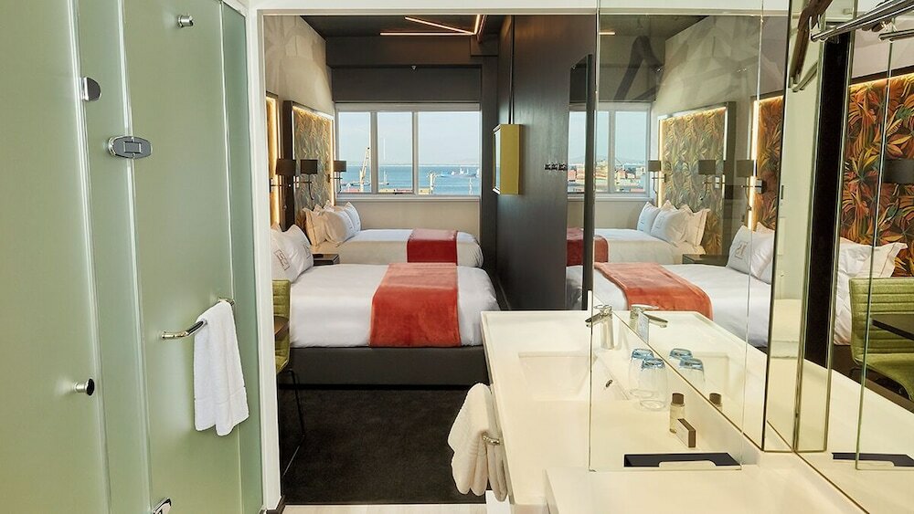 Фото Hotel Sky Cape Town