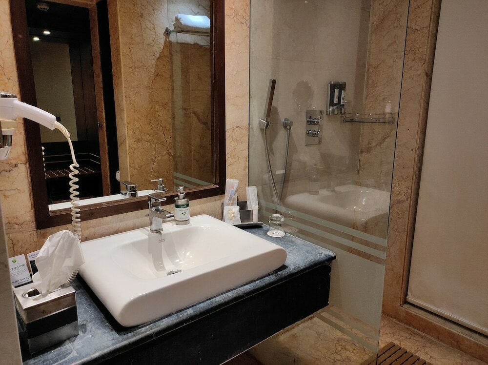 Фото Golden Tulip Lucknow