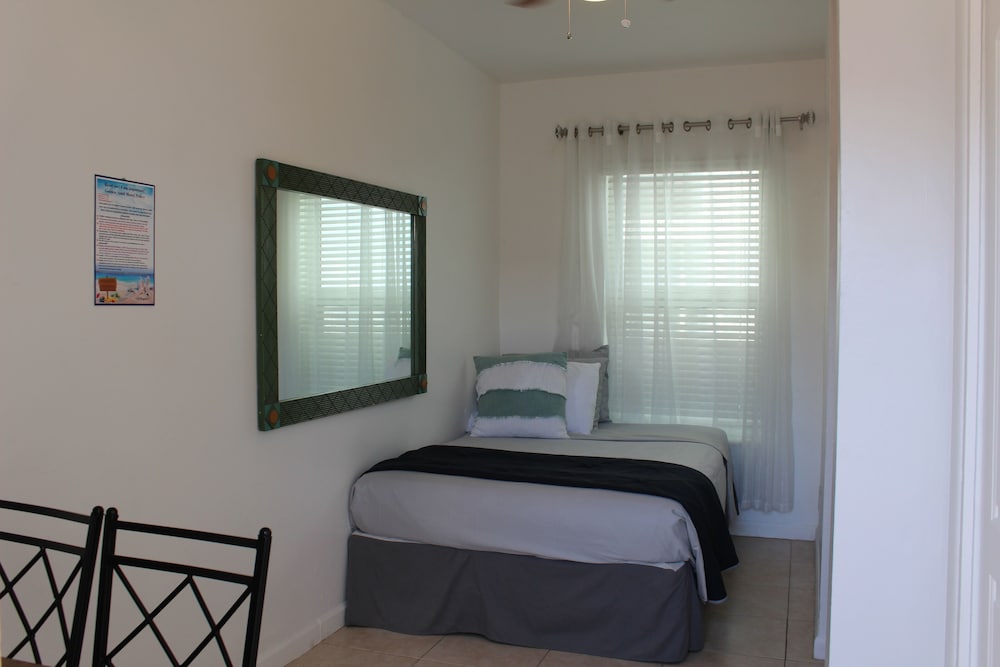 Фото Golden Sand Oceanfront