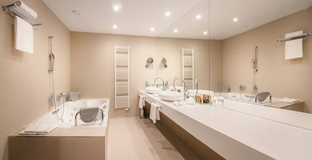 Фото The President