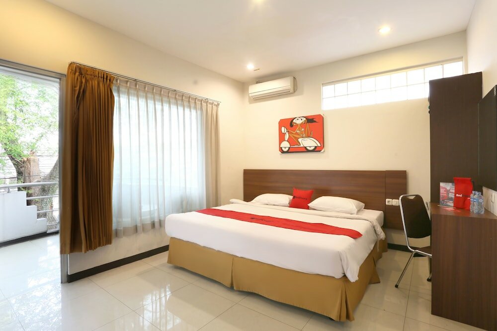 Фото RedDoorz Near Braga Street