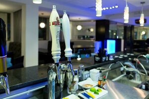 Гостиница The Grand Winnipeg Airport Hotel by Lakeview