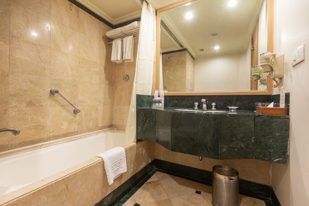 Фото The Orchid Hotel Mumbai Vile Parle