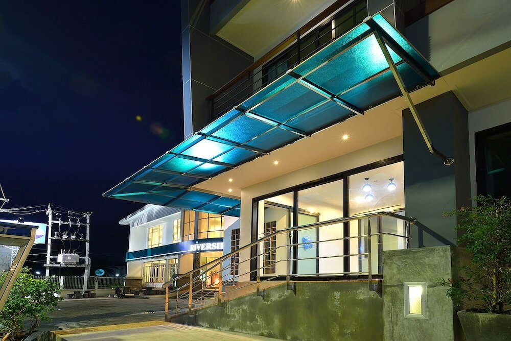 Фото Riverside Hotel