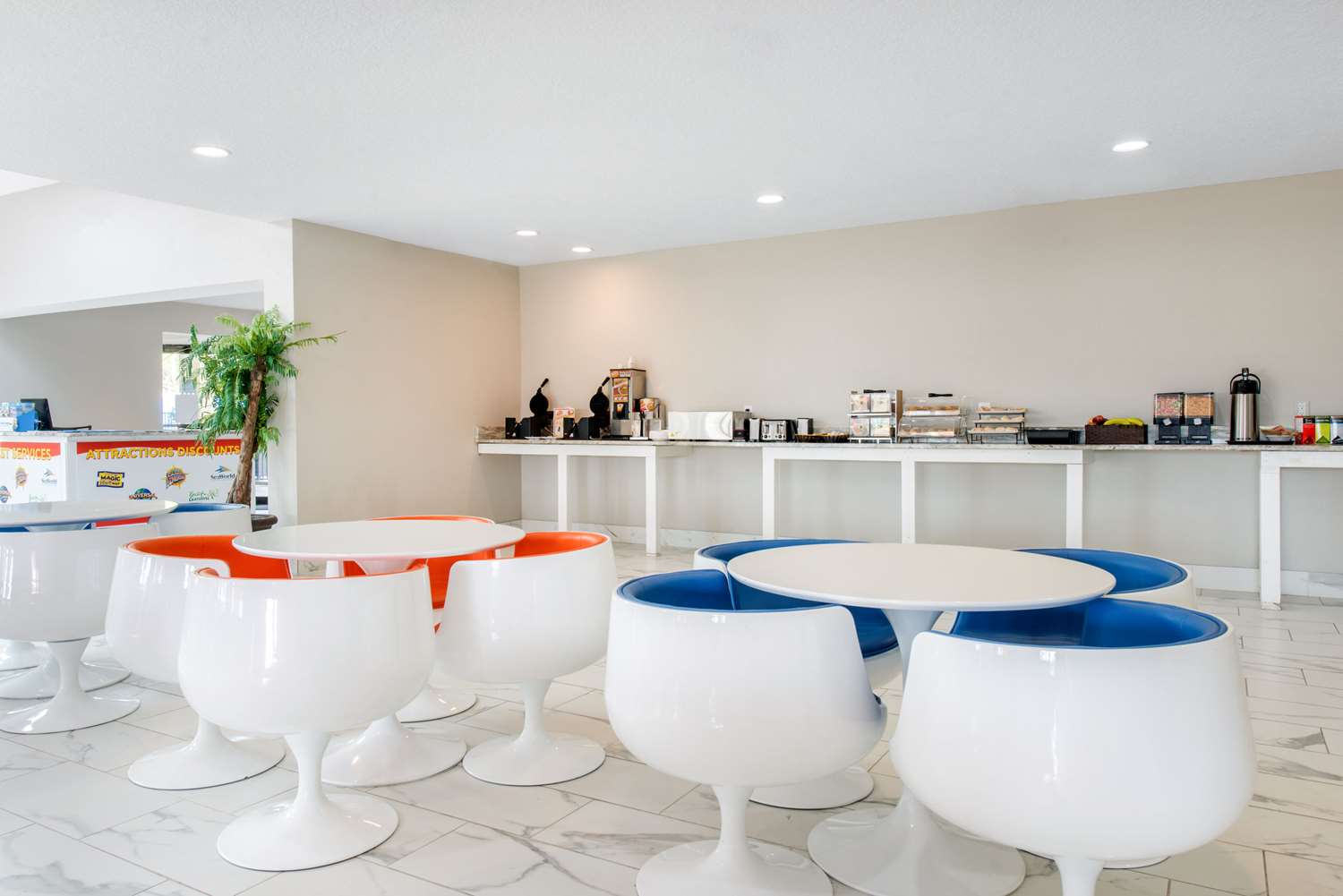 Фото Clarion Inn & Suites Kissimmee-Lake Buena Vista South