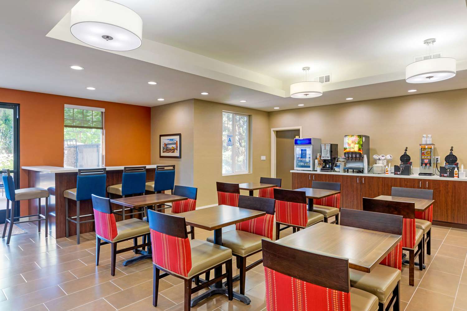Фото Comfort Inn & Suites near Ontario Airport