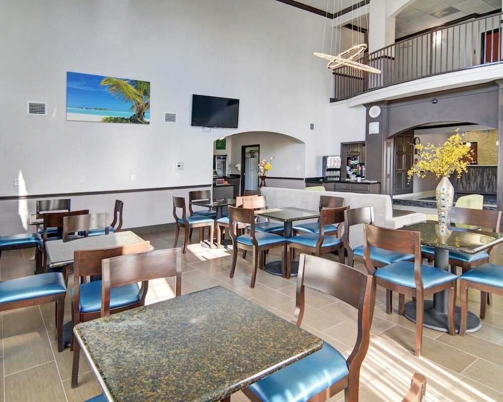 Фото Comfort Inn & Suites Beachfront