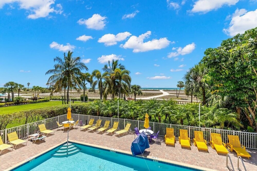 Фото Surf Beach Resort by Sunsational Beach Rentals