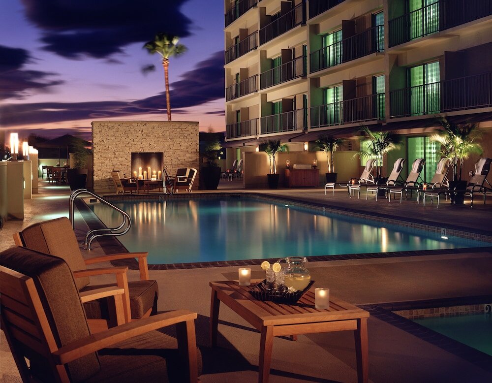 Фото Courtyard by Marriott Los Angeles - Sherman Oaks