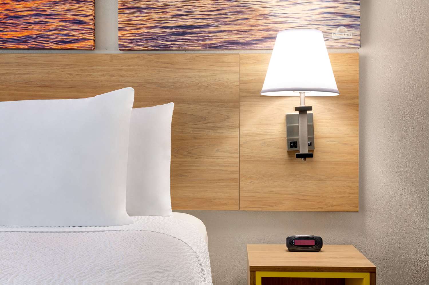 Фото Days Inn by Wyndham Kansas City International Airport