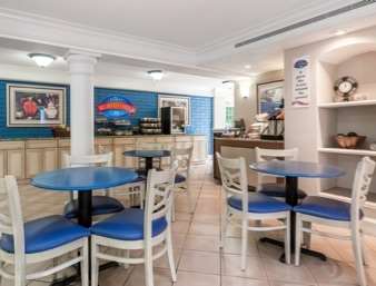 Фото Casa Bella Inn & Suites