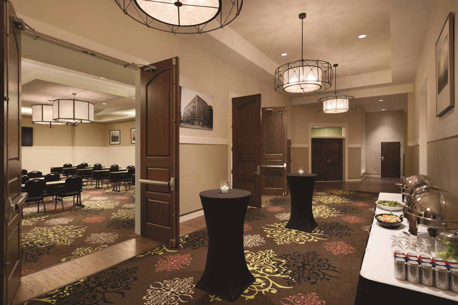 Фото Hilton Garden Inn Rochester Downtown