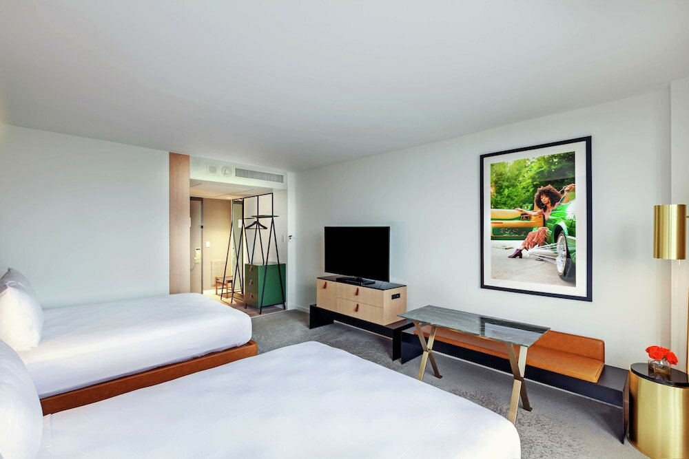 Фото C. Baldwin, Curio Collection by Hilton