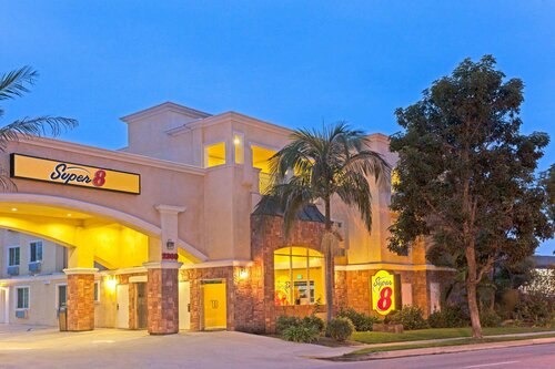 Гостиница Super 8 by Wyndham Torrance Lax Airport Area в Лос-Анджелесе