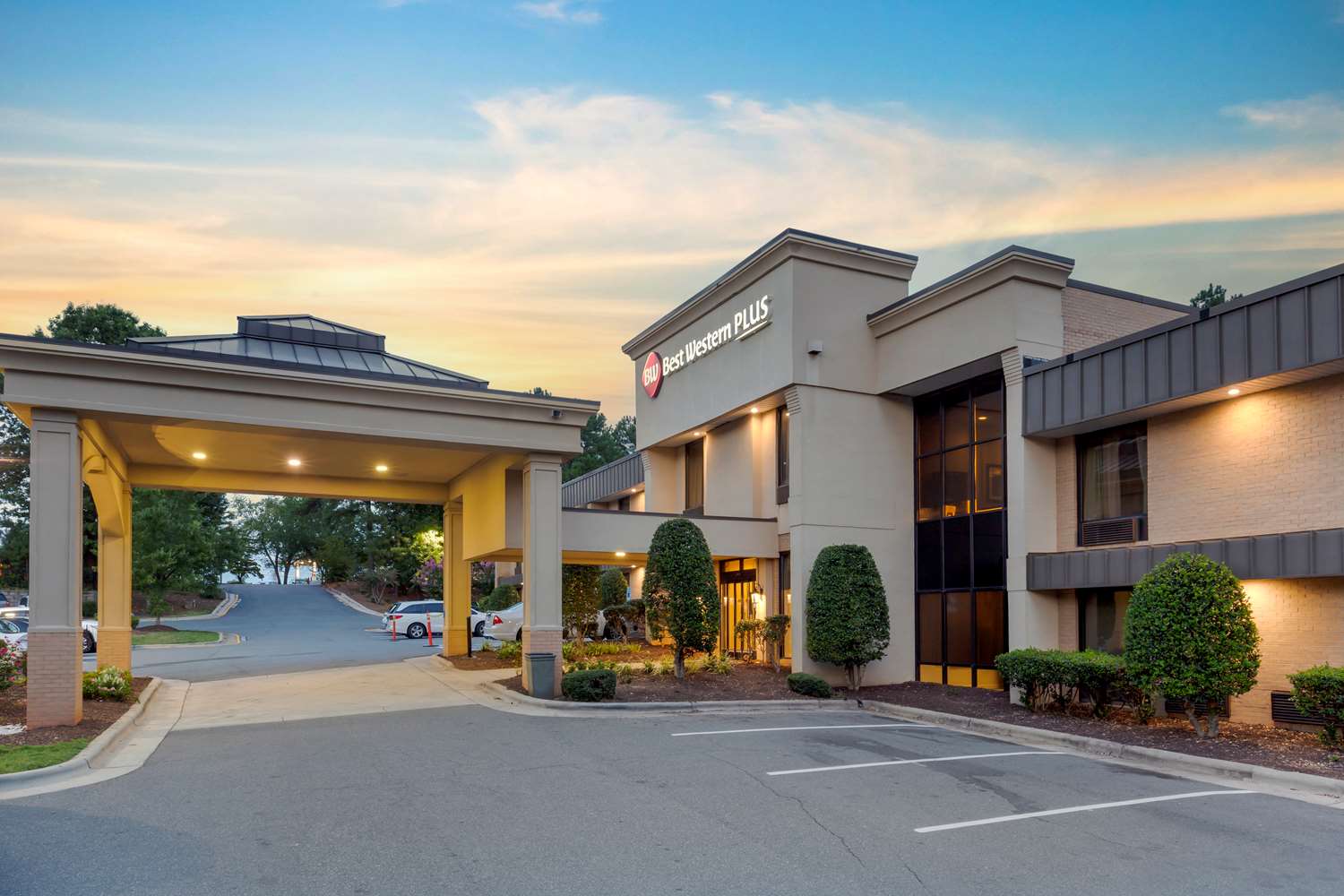 Фото Best Western Plus Cary Inn - Nc State