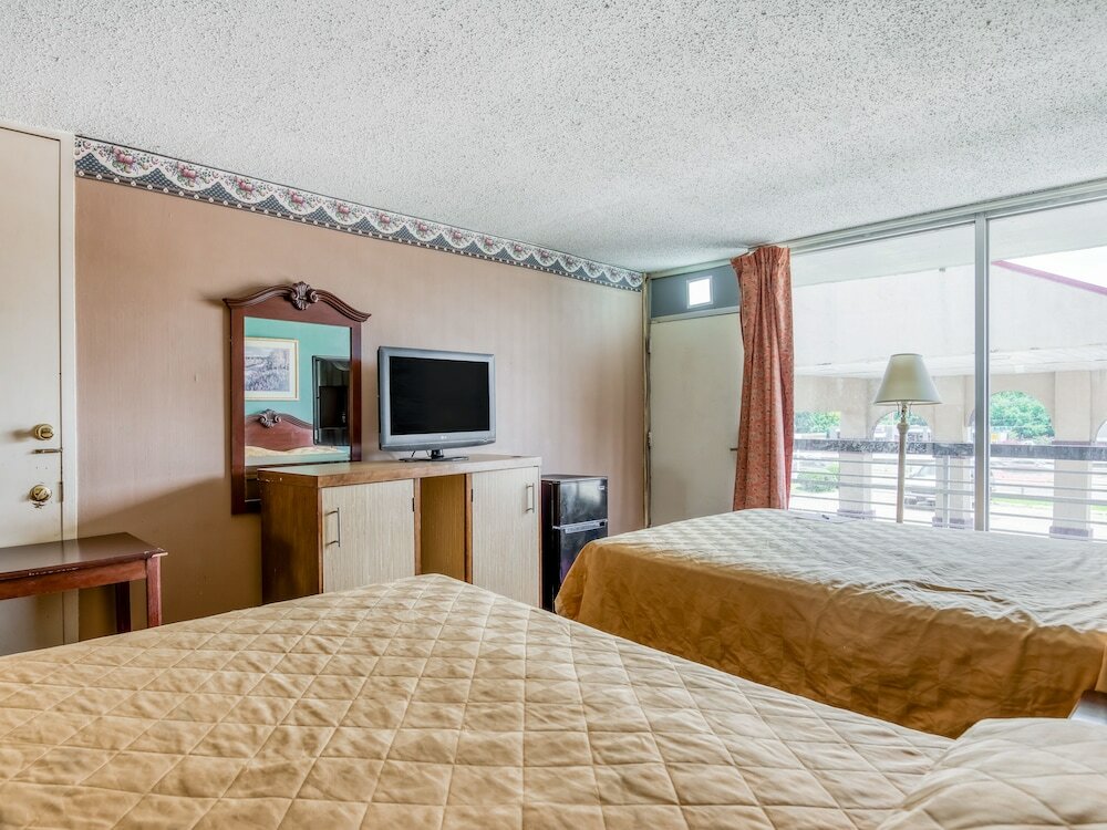 Фото Oyo Hotel Jackson North I-55