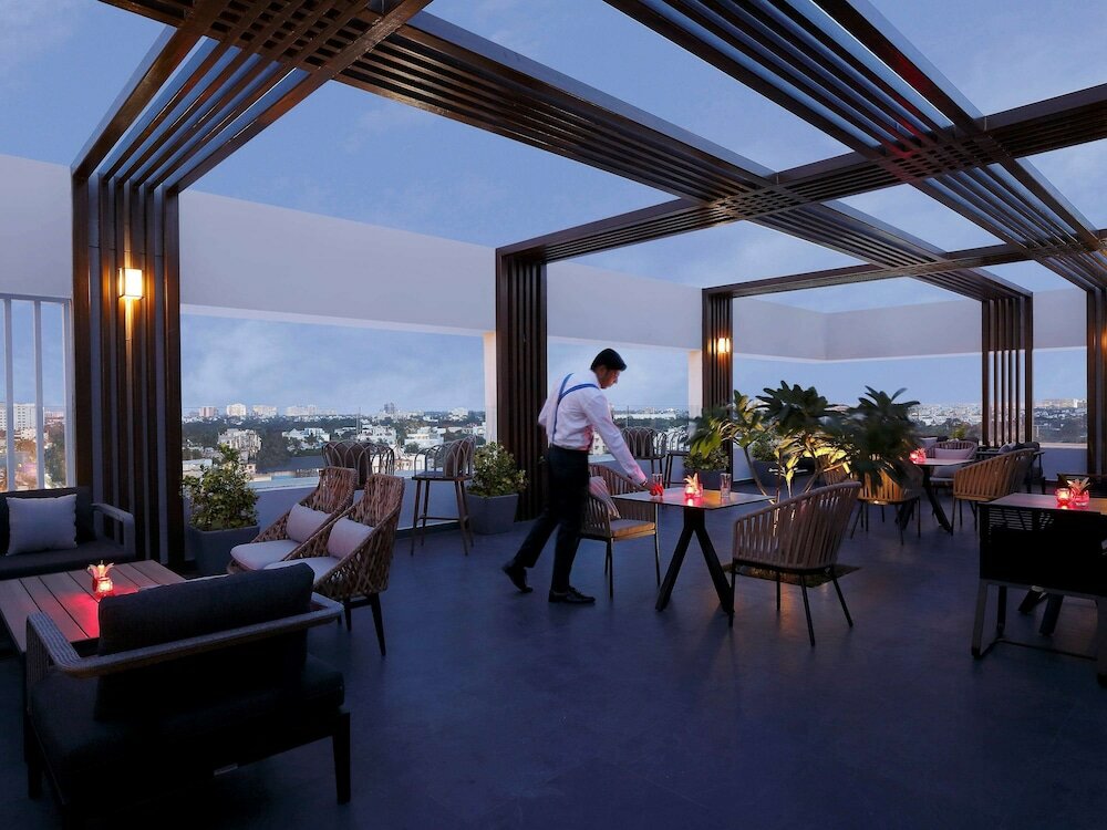 Фото Novotel Chennai Chamiers Road Hotel