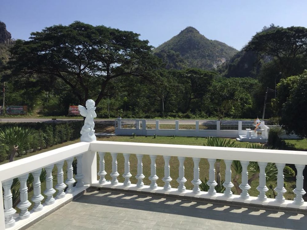 Фото Home @ Hostel Kanchanaburi