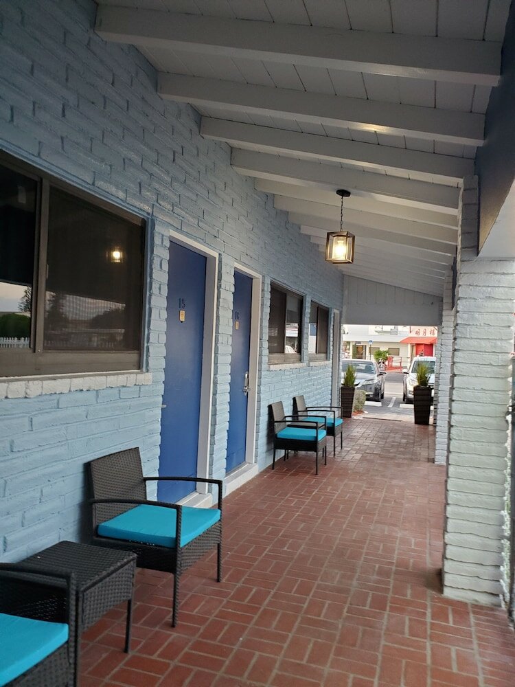 Фото Hollywood Gardens Inn & Suites