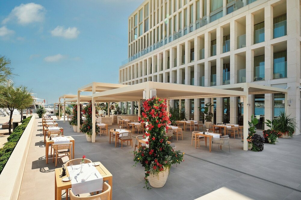 Фото Hotel Ambasador