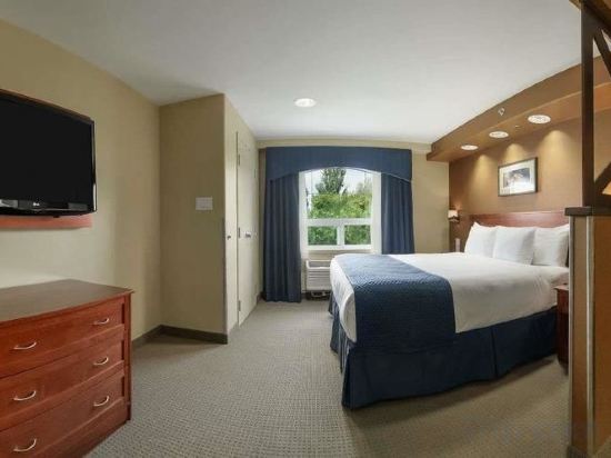 Фото Days Inn & Suites by Wyndham Brandon