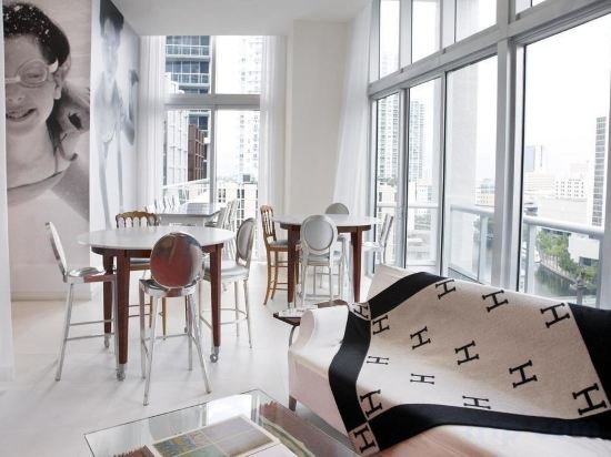 Фото Icon Brickell Downtown W Miami Suites