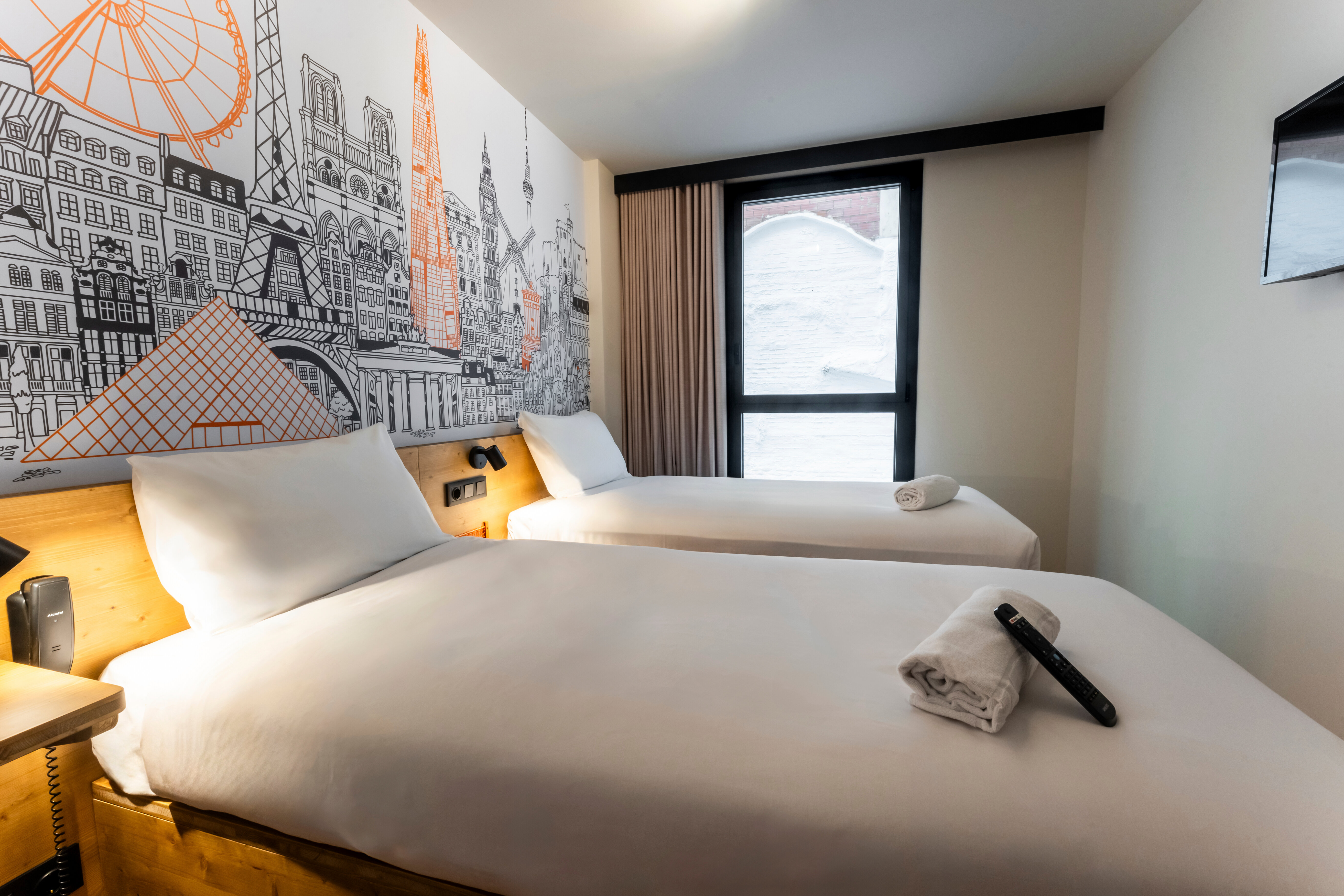 Фото EasyHotel Barcelona La Sagrera