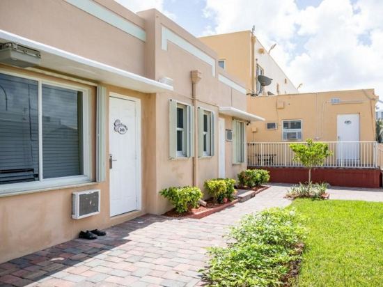 Фото Hollywood Beach Swan