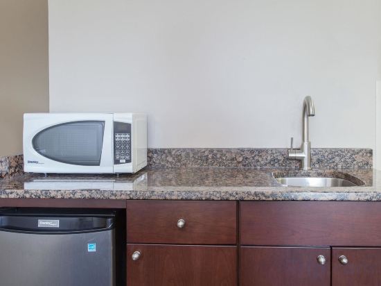 Фото Super 8 by Wyndham Brandon Mb