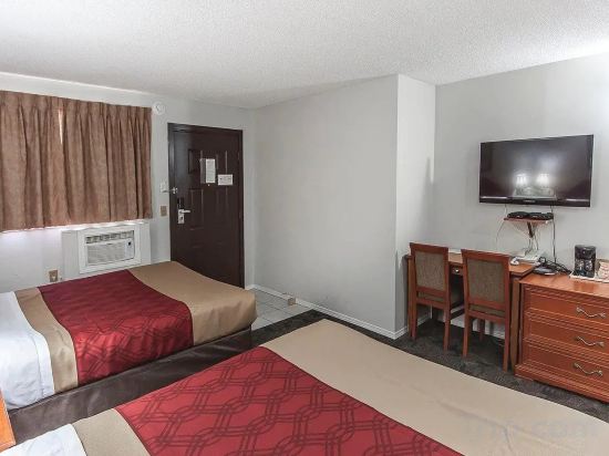 Фото Econo Lodge Inn & Suites