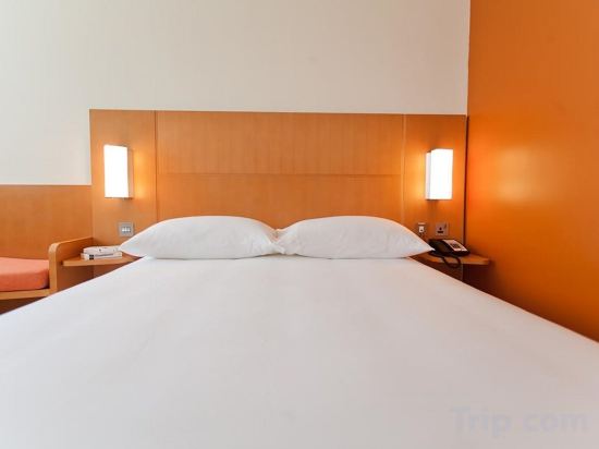 Фото Ibis Abu Dhabi Gate