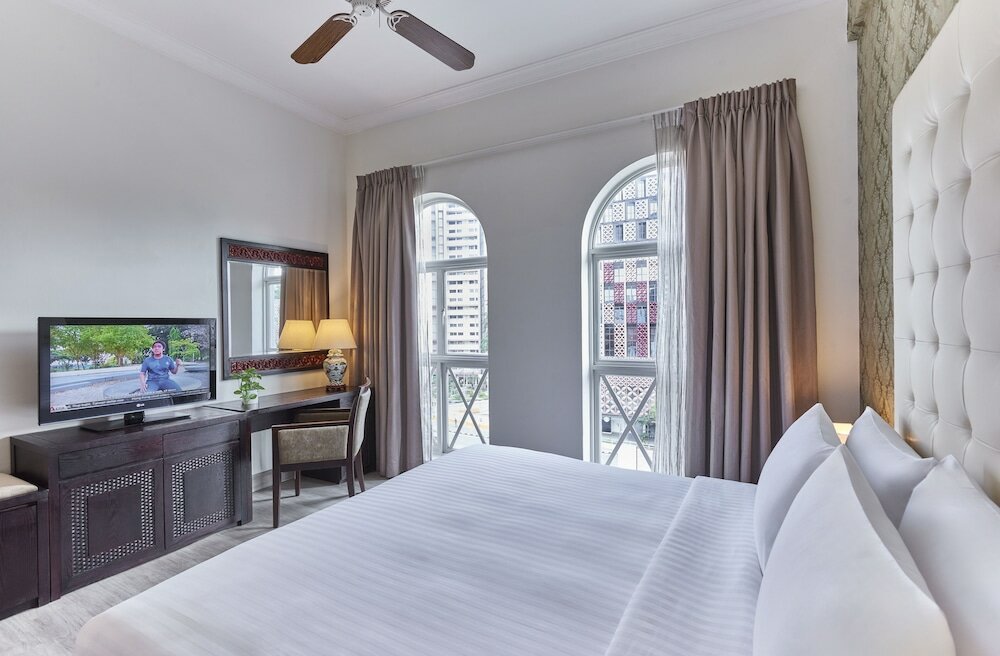 Фото Village Hotel Albert Court by Far East Hospitality