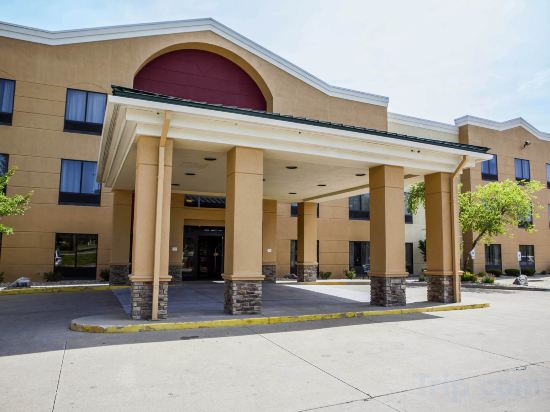 Фото Comfort Suites near Route 66