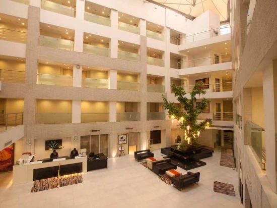 Фото Avalon Courtyard