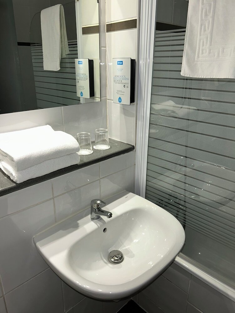 Фото Kyriad Martigues Sud