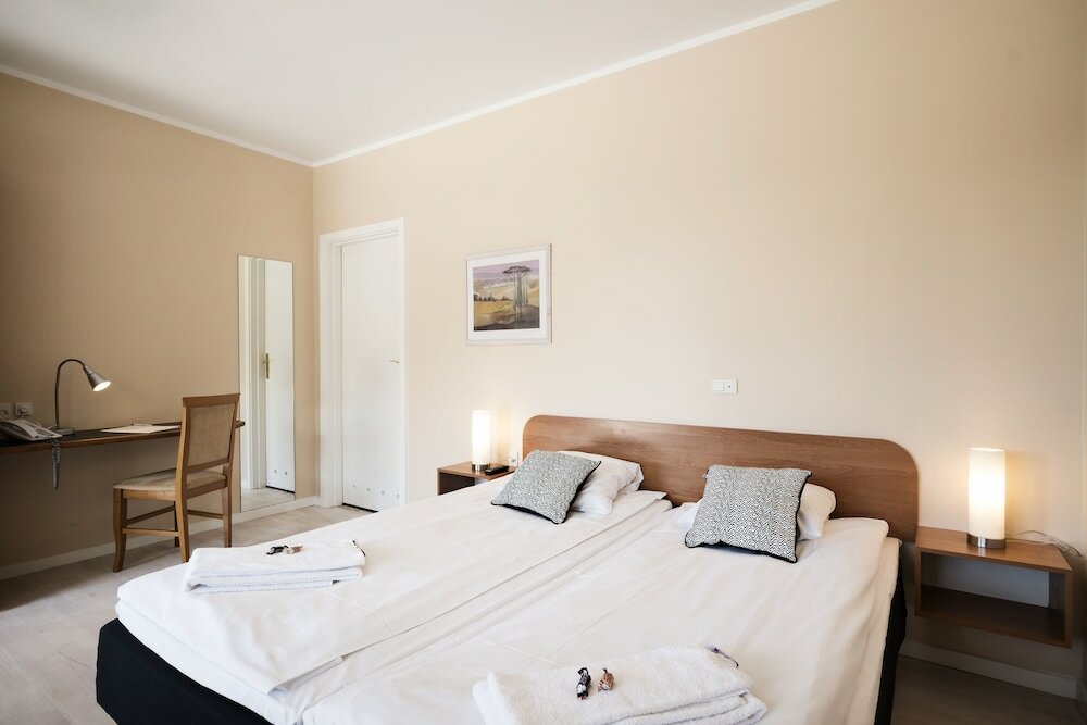 Фото Hotel Sleep2Night