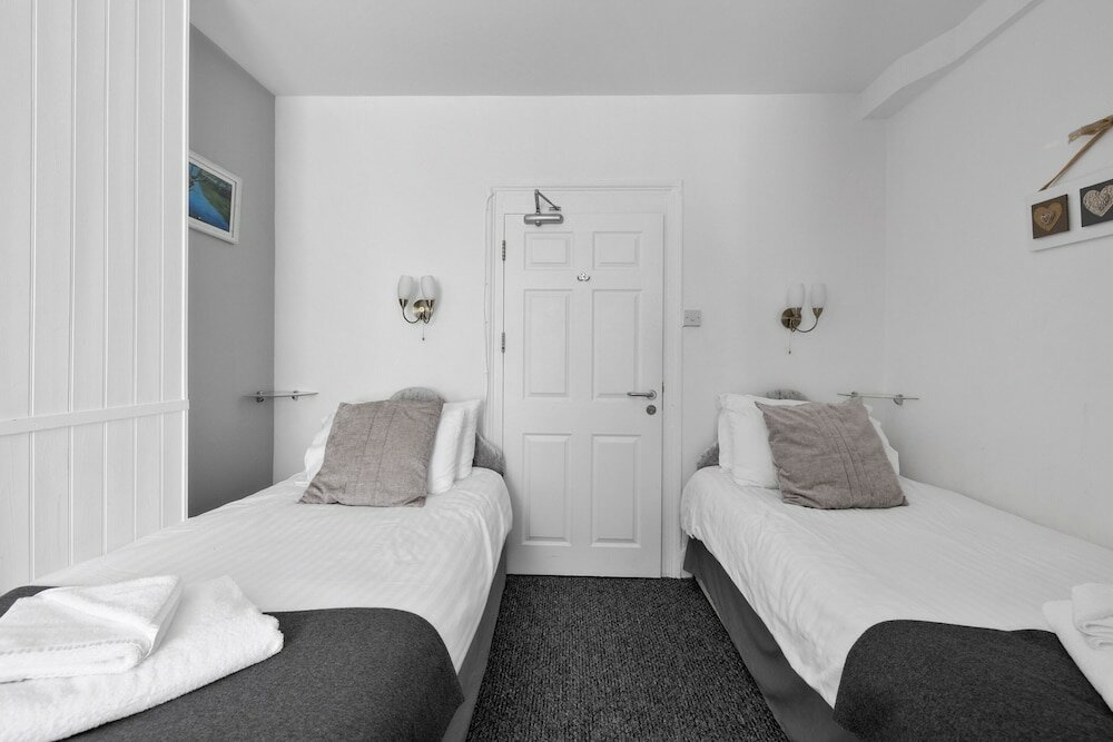 Фото Oyo Plymouth Central Hotel