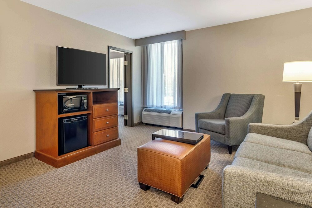 Фото Drury Inn & Suites Atlanta Airport