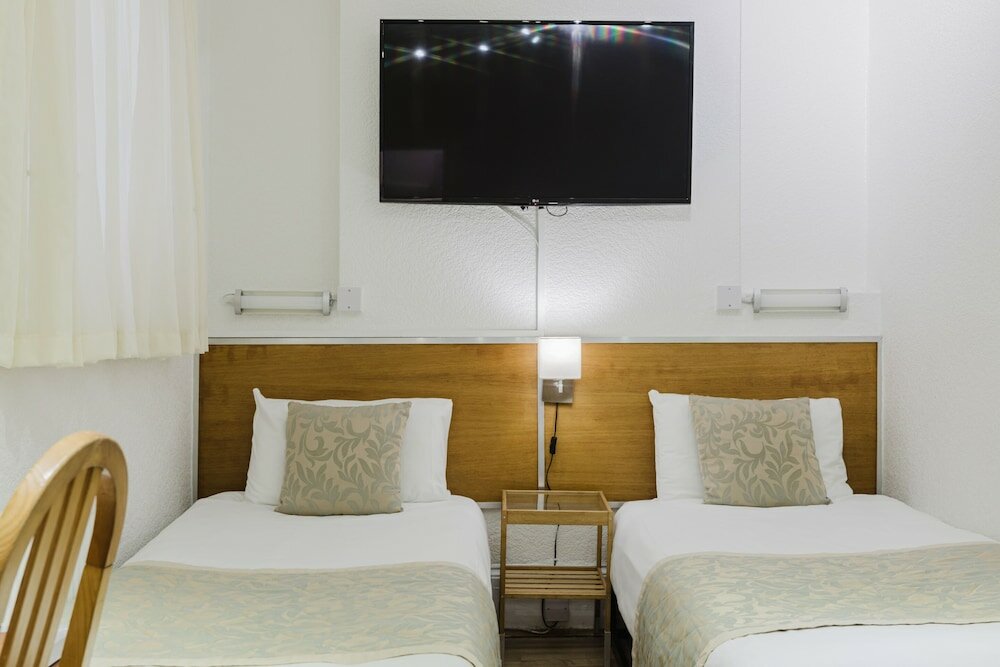 Фото Falcon Hotel