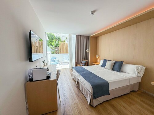 Внешний вид отеля Alenti Sitges Hotel & Restaurant в Ситжесе, фото 2