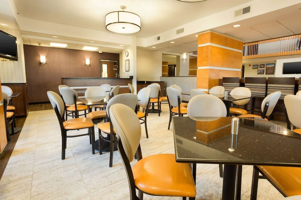 Фото Drury Inn & Suites Austin North