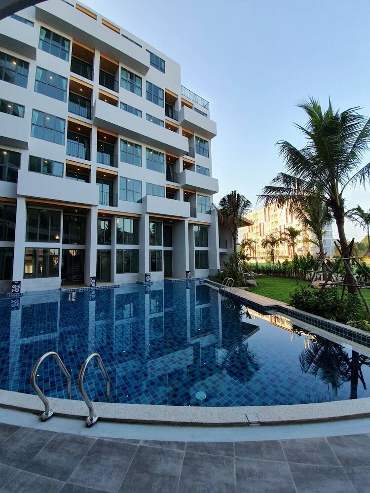 Фото Atom Phuket Hotel