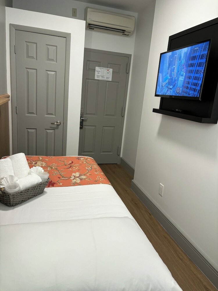 Фото Americana Inn