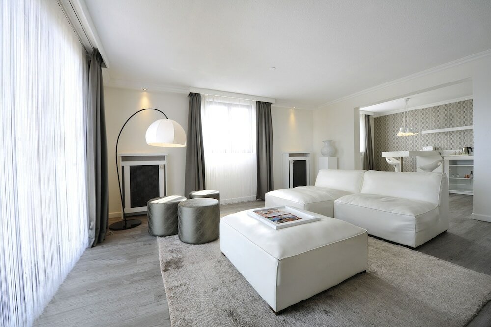 Фото Theaterhotel De Oranjerie