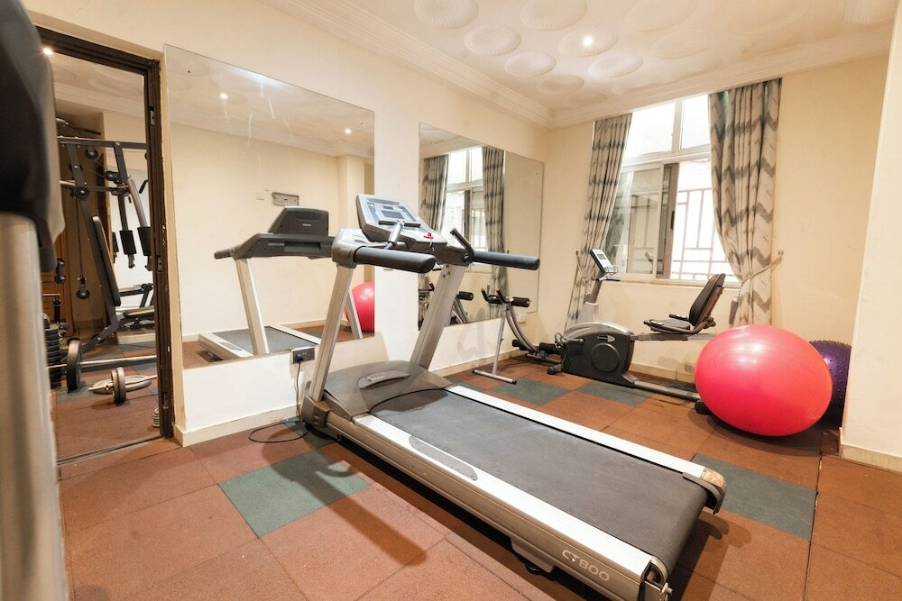 Фото Airport West Hotel