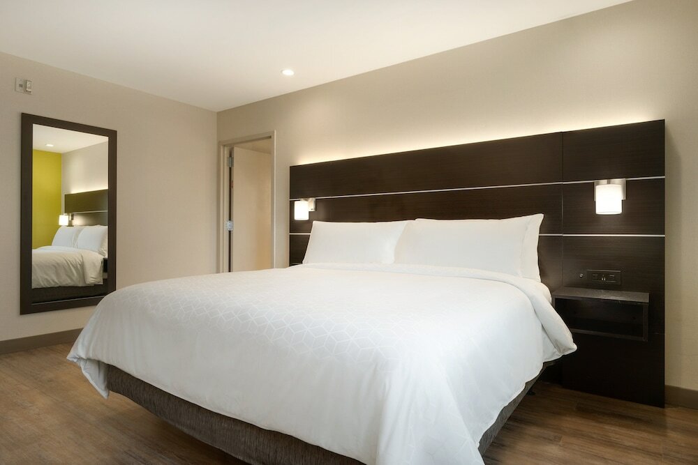 Фото Holiday Inn Express Jamaica - JFK AirTrain - NYC
